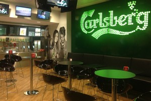 CARLSBERG Bar, aeroporto internacional de Faro